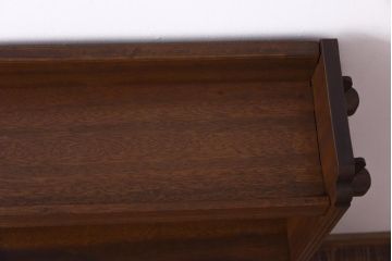 レトロ家具　昭和レトロ　ラワン材　直線の意匠が印象的な楔式の本棚(飾り棚、陳列棚)