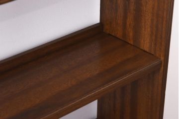 レトロ家具　昭和レトロ　ラワン材　直線の意匠が印象的な楔式の本棚(飾り棚、陳列棚)