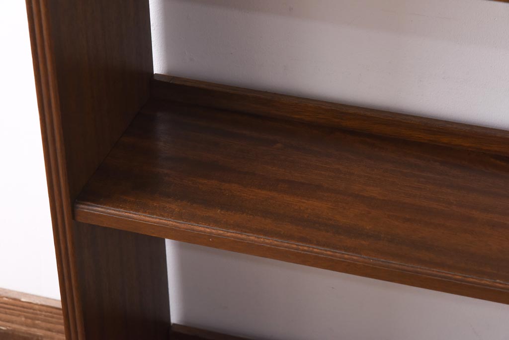 レトロ家具　昭和レトロ　ラワン材　直線の意匠が印象的な楔式の本棚(飾り棚、陳列棚)