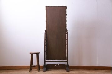 アンティーク雑貨　中古　伝統工芸　軽井沢彫り　繊細な桜の意匠が施された姿見(鏡、ミラー)