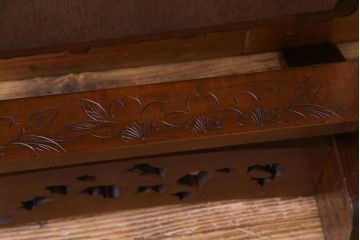 アンティーク雑貨　中古　伝統工芸　軽井沢彫り　繊細な桜の意匠が施された姿見(鏡、ミラー)