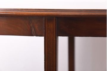 アンティーク家具　イギリスアンティーク　マホガニー材　象嵌　上品な雰囲気が魅力のサイドテーブル(飾り台)
