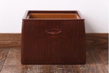 アンティーク雑貨　和製アンティーク　漆塗り　上品な雰囲気漂う角火鉢(手あぶり、箱火鉢)
