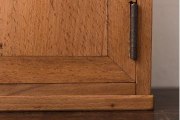 アンティーク雑貨　昭和レトロ　ブナ材　淡い色の木肌が魅力的な開き戸の収納箱(木箱、小物収納)