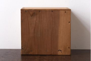 アンティーク雑貨　昭和レトロ　ブナ材　淡い色の木肌が魅力的な開き戸の収納箱(木箱、小物収納)