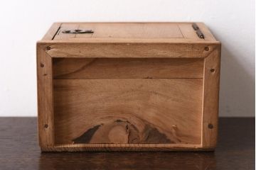アンティーク雑貨　昭和レトロ　ブナ材　淡い色の木肌が魅力的な開き戸の収納箱(木箱、小物収納)