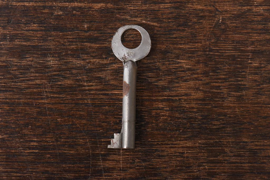 アンティーク雑貨　昭和レトロ　ブナ材　淡い色の木肌が魅力的な開き戸の収納箱(木箱、小物収納)