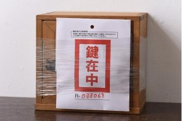 アンティーク雑貨　昭和レトロ　ブナ材　淡い色の木肌が魅力的な開き戸の収納箱(木箱、小物収納)
