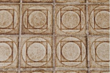 レトロ家具　北欧ビンテージ　チーク材　レトロなタイルトップのネストテーブル(サイドテーブル)