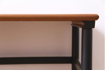 レトロ家具　北欧ビンテージ　チーク材　レトロなタイルトップのネストテーブル(サイドテーブル)