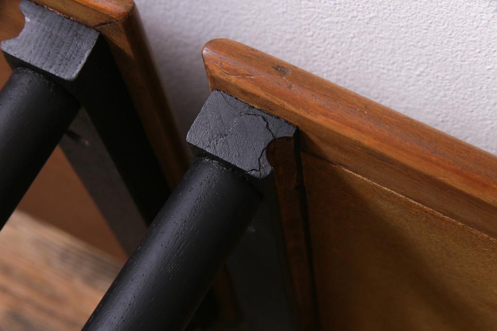 レトロ家具　北欧ビンテージ　チーク材　レトロなタイルトップのネストテーブル(サイドテーブル)