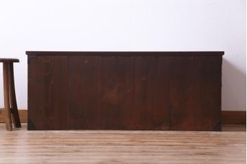 アンティーク家具　和製アンティーク　リメイク　前面栗材　桜丸金具　漆塗りが上品な印象を与える米沢箪笥ローボード(ローチェスト、引き出し)