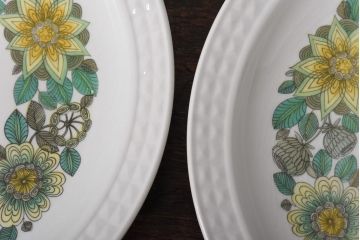 スペイン　PONTESA(ポンテサ)　グリーンの花柄が可愛らしいビンテージのプレート2点セット(中皿、洋食器)(1)