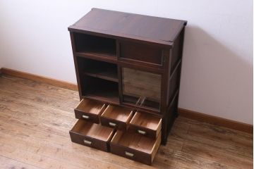 レトロ家具　和製アンティーク　前面ケヤキ材　レトロな佇まいが魅力の戸棚(収納棚、リビングボード)
