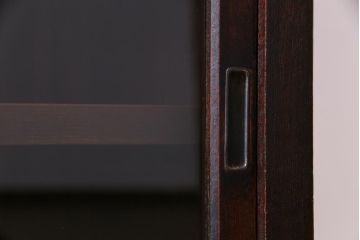 レトロ家具　和製アンティーク　前面ケヤキ材　レトロな佇まいが魅力の戸棚(収納棚、リビングボード)