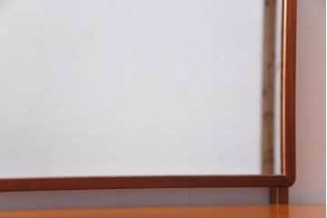 ヴィンテージ家具　北欧ビンテージ　G-PLAN(ジープラン)　2本脚が珍しい個性的なドレッサー(ドレッシングチェスト)