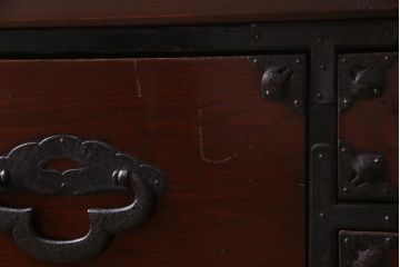 アンティーク家具　和製アンティーク　桜丸金具　漆塗り　和モダンの雰囲気漂う米沢箪笥ローボード(和タンス、ローボード、リビングボード、引き出し)