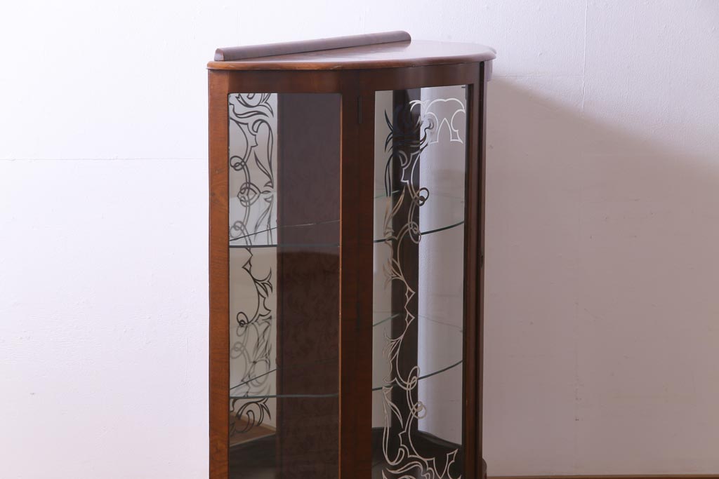 アンティーク家具　フランスアンティーク　ウォールナット材　エレガントな雰囲気が魅力のガラスケース(飾り棚、ガラスキャビネット)