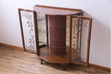 アンティーク家具　フランスアンティーク　ウォールナット材　エレガントな雰囲気が魅力のガラスケース(飾り棚、ガラスキャビネット)