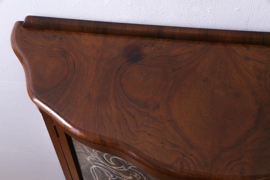 アンティーク家具　フランスアンティーク　ウォールナット材　エレガントな雰囲気が魅力のガラスケース(飾り棚、ガラスキャビネット)