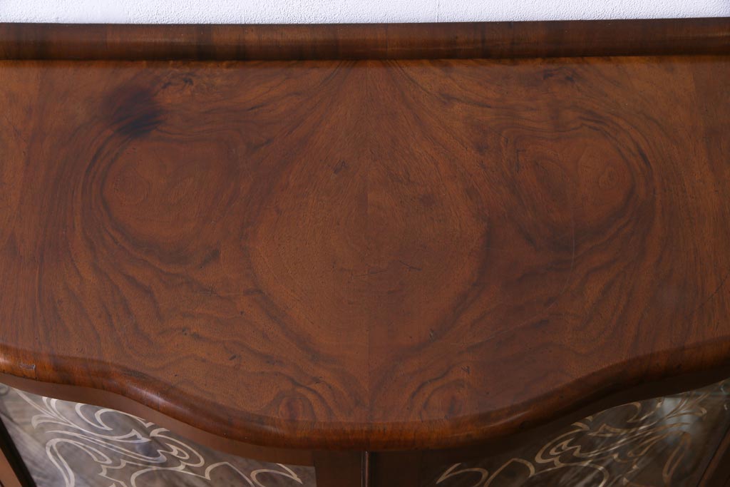 アンティーク家具　フランスアンティーク　ウォールナット材　エレガントな雰囲気が魅力のガラスケース(飾り棚、ガラスキャビネット)