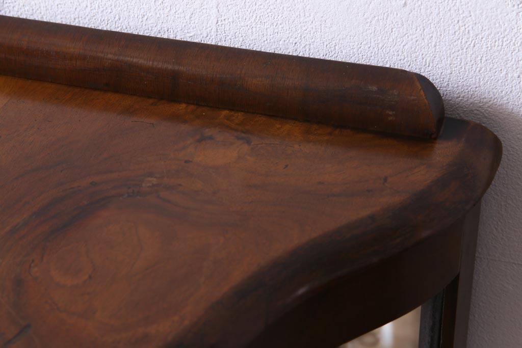 アンティーク家具　フランスアンティーク　ウォールナット材　エレガントな雰囲気が魅力のガラスケース(飾り棚、ガラスキャビネット)