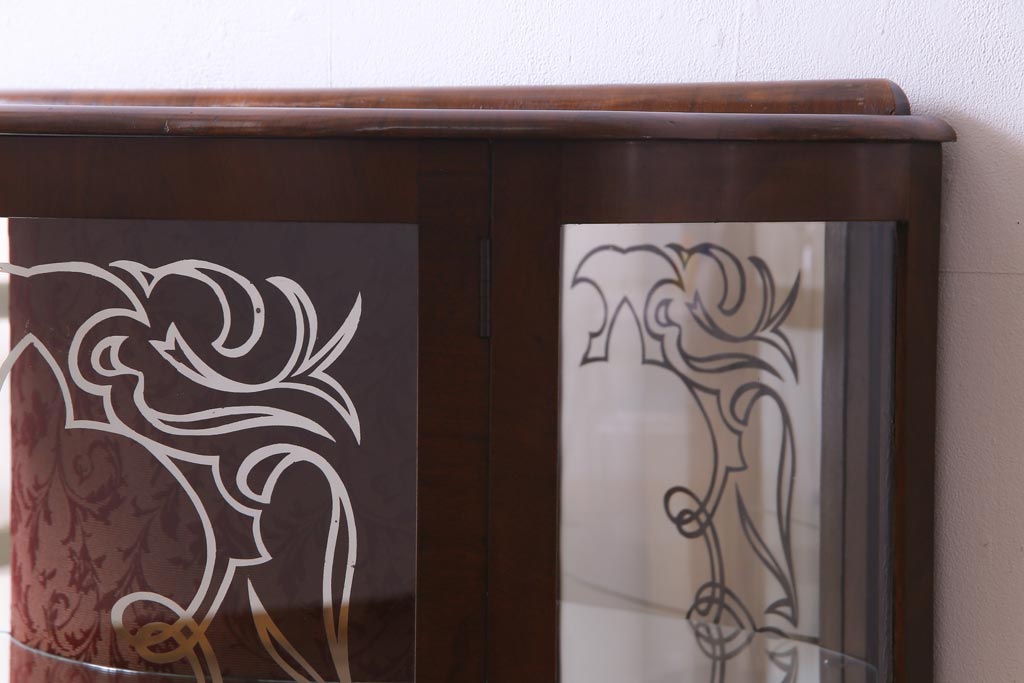 アンティーク家具　フランスアンティーク　ウォールナット材　エレガントな雰囲気が魅力のガラスケース(飾り棚、ガラスキャビネット)