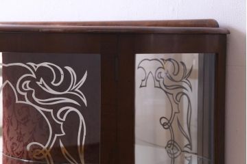 アンティーク家具　フランスアンティーク　ウォールナット材　エレガントな雰囲気が魅力のガラスケース(飾り棚、ガラスキャビネット)