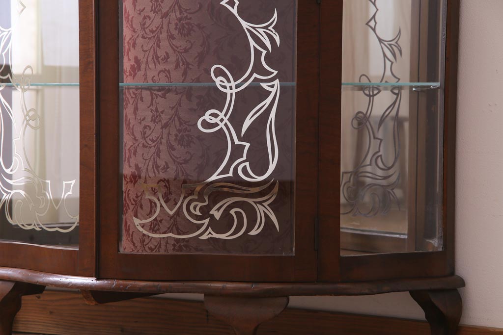 アンティーク家具　フランスアンティーク　ウォールナット材　エレガントな雰囲気が魅力のガラスケース(飾り棚、ガラスキャビネット)