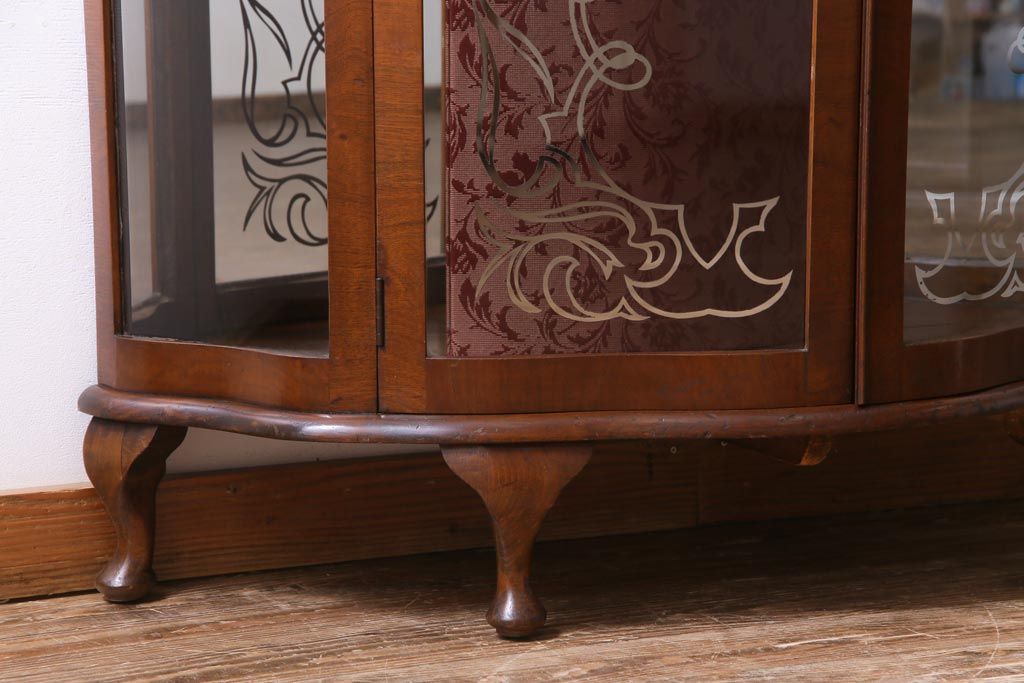 アンティーク家具　フランスアンティーク　ウォールナット材　エレガントな雰囲気が魅力のガラスケース(飾り棚、ガラスキャビネット)