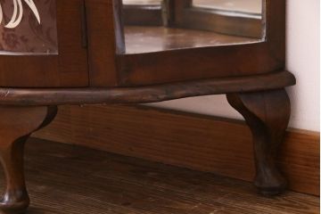 アンティーク家具　フランスアンティーク　ウォールナット材　エレガントな雰囲気が魅力のガラスケース(飾り棚、ガラスキャビネット)