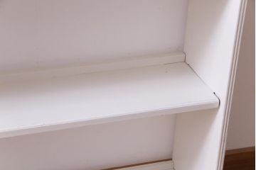 ペイント家具　落ち着きのあるホワイトのブックシェルフ(本棚、オープンラック)