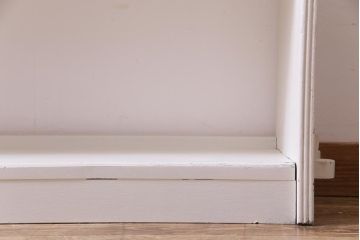 ペイント家具　落ち着きのあるホワイトのブックシェルフ(本棚、オープンラック)