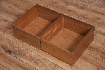 中古　クルミ材　手彫りの豪華な意匠が存在感を放つサイドボード(キャビネット、収納棚)