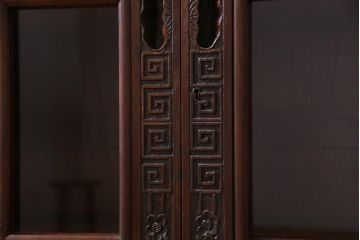 中古　クルミ材　手彫りの豪華な意匠が存在感を放つサイドボード(キャビネット、収納棚)