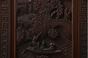 中古　クルミ材　手彫りの豪華な意匠が存在感を放つサイドボード(キャビネット、収納棚)