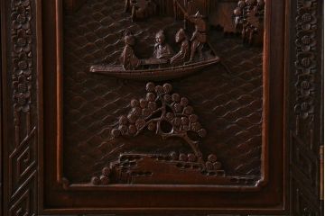 中古　クルミ材　手彫りの豪華な意匠が存在感を放つサイドボード(キャビネット、収納棚)