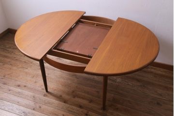 ヴィンテージ家具　北欧ビンテージ　G-PLAN(ジープラン)　お洒落で機能的なエクステンションテーブル(ラウンドテーブル、ダイニングテーブル)(2)