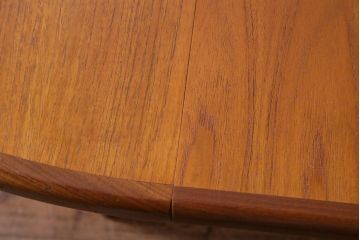 ヴィンテージ家具　北欧ビンテージ　G-PLAN(ジープラン)　お洒落で機能的なエクステンションテーブル(ラウンドテーブル、ダイニングテーブル)(2)
