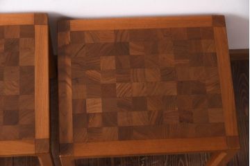 ヴィンテージ家具　北欧ビンテージ　デンマーク　VILDBJERG MOBELFABRIK　パーケット天板が珍しいネストテーブル(サイドテーブル)