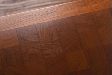 ヴィンテージ家具　北欧ビンテージ　デンマーク　VILDBJERG MOBELFABRIK　パーケット天板が珍しいネストテーブル(サイドテーブル)