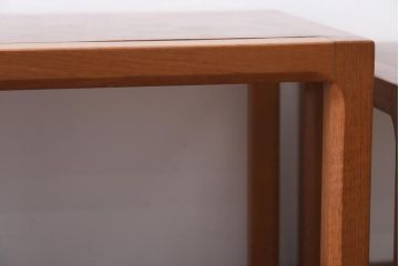 ヴィンテージ家具　北欧ビンテージ　デンマーク　VILDBJERG MOBELFABRIK　パーケット天板が珍しいネストテーブル(サイドテーブル)