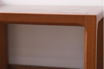 ヴィンテージ家具　北欧ビンテージ　デンマーク　VILDBJERG MOBELFABRIK　パーケット天板が珍しいネストテーブル(サイドテーブル)