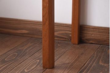 ヴィンテージ家具　北欧ビンテージ　デンマーク　VILDBJERG MOBELFABRIK　パーケット天板が珍しいネストテーブル(サイドテーブル)