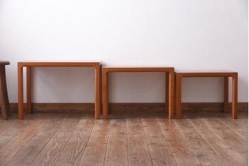 ヴィンテージ家具　北欧ビンテージ　デンマーク　VILDBJERG MOBELFABRIK　パーケット天板が珍しいネストテーブル(サイドテーブル)