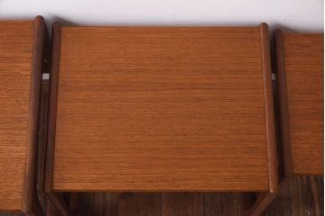 ヴィンテージ家具　北欧ビンテージ　G-PLAN(ジープラン)　温かみのある木味のネストテーブル(サイドテーブル)