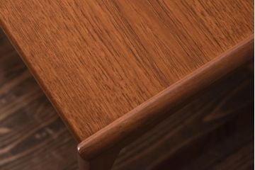 ヴィンテージ家具　北欧ビンテージ　G-PLAN(ジープラン)　温かみのある木味のネストテーブル(サイドテーブル)