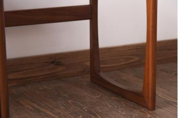 ヴィンテージ家具　北欧ビンテージ　G-PLAN(ジープラン)　温かみのある木味のネストテーブル(サイドテーブル)