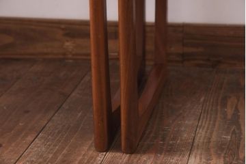 ヴィンテージ家具　北欧ビンテージ　G-PLAN(ジープラン)　温かみのある木味のネストテーブル(サイドテーブル)