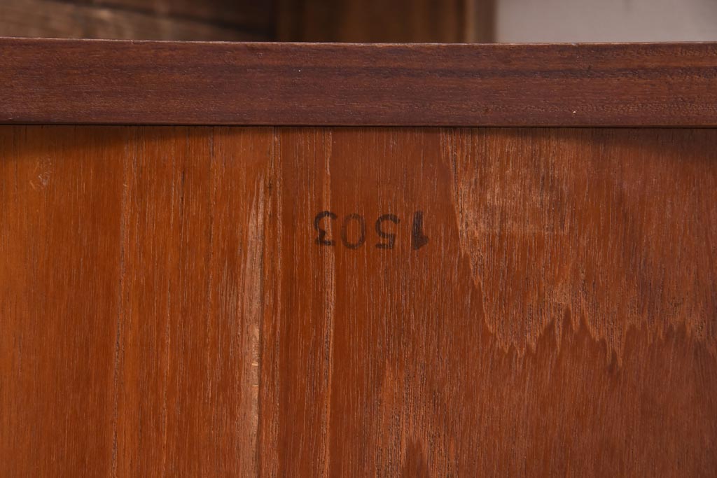 ヴィンテージ家具　北欧ビンテージ　G-PLAN(ジープラン)　温かみのある木味のネストテーブル(サイドテーブル)